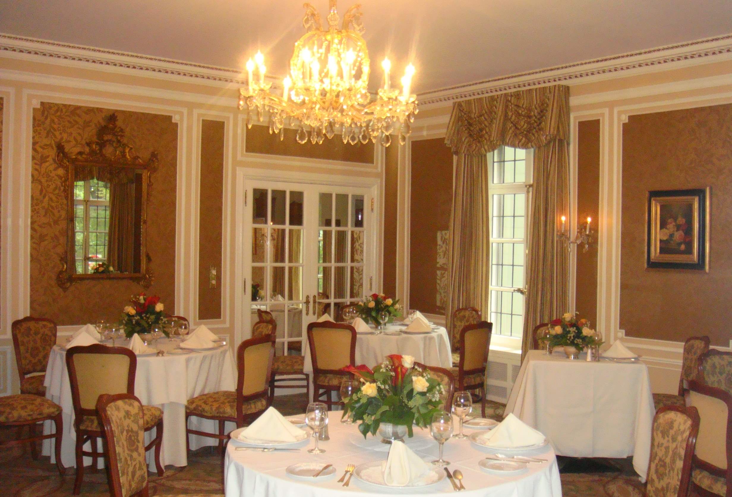 Dine Strathmore Vanderbilt Country Club